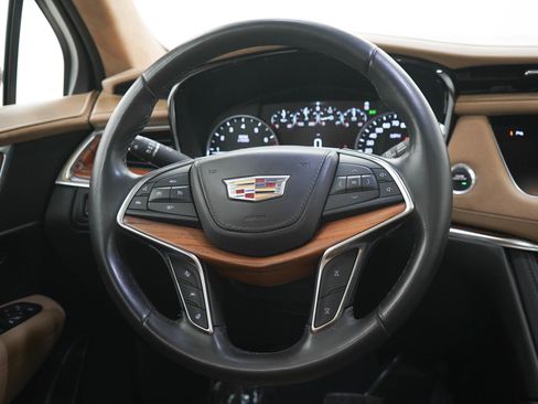 Used 2018 Cadillac XT5 Platinum AWD/4WD image 18