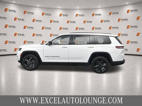 Used 2023 Jeep Grand Cherokee L Laredo AWD/4WD image 2
