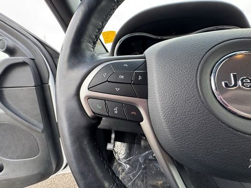 Used 2022 Jeep Grand Cherokee Laredo X image 23