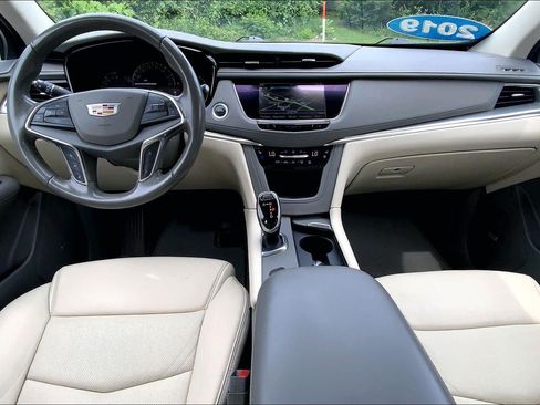 Used 2019 Cadillac XT5 Premium Luxury AWD/4WD image 16