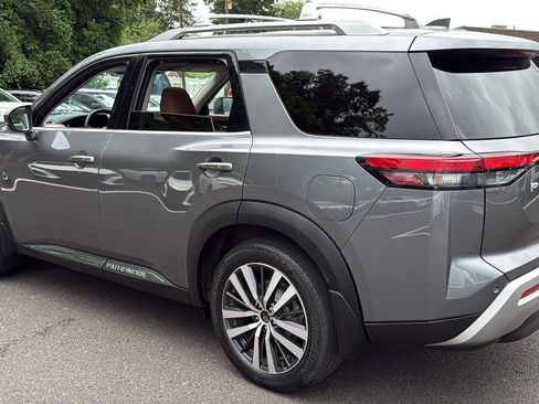 Certified 2022 Nissan Pathfinder Platinum w/ Cargo Package AWD/4WD image 22