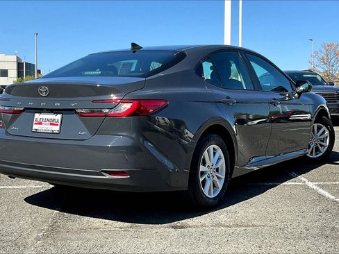 Used 2025 Toyota Camry LE image 12