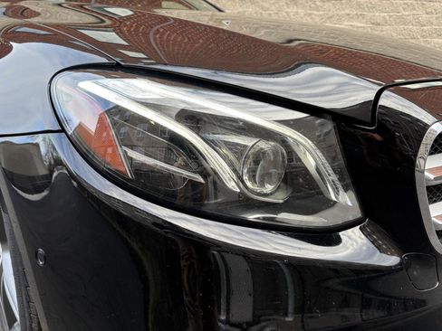 Used 2017 Mercedes-Benz E 300 4MATIC image 6