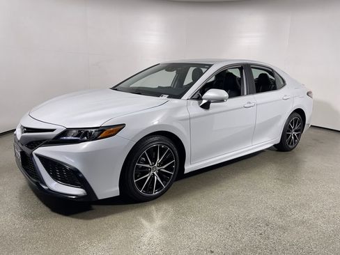 Certified 2024 Toyota Camry SE image 7