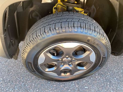 Used 2017 Jeep Renegade Latitude image 7