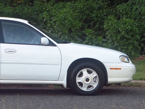 Used 2001 Chevrolet Malibu LS w/ Preferred Equipment Group 1 FWD image 23