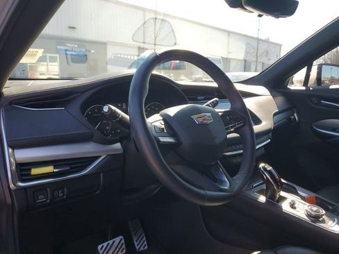 Used 2022 Cadillac XT4 Premium Luxury w/ Enhanced Visibility Package image 21