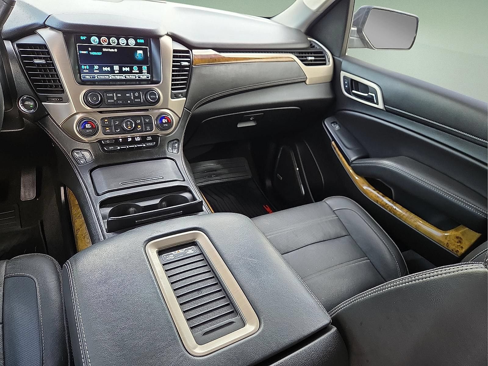 Used 2017 GMC Yukon Denali w/ Open Road Package AWD/4WD image 13