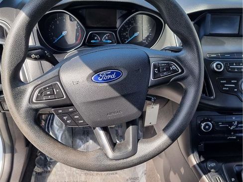 Used 2018 Ford Focus SE FWD image 16