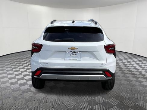 Used 2026 Chevrolet Trax LT w/ Driver Confidence Package FWD image 5