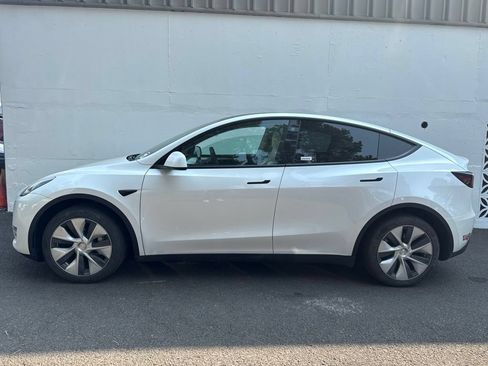 Used 2023 Tesla Model Y Long Range AWD/4WD image 2