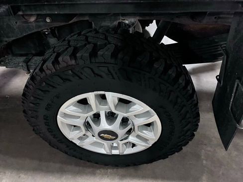 Used 2024 Chevrolet Silverado 2500 LT w/ Convenience Package image 9