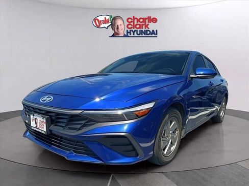 Used 2025 Hyundai Elantra SE FWD image 1