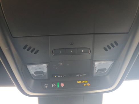 Used 2024 Cadillac XT4 Premium Luxury image 39