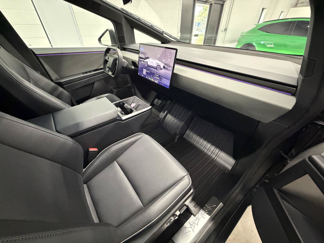 Used 2024 Tesla Cybertruck AWD Crew Cab image 19