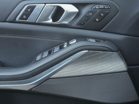 Certified 2025 BMW X7 M60i image 16