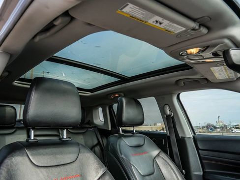 Used 2022 Jeep Compass Trailhawk w/ Trailhawk Elite Group image 17