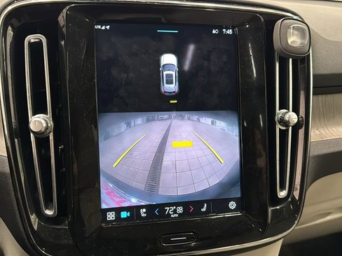 Certified 2023 Volvo XC40 B5 Plus w/ Climate Package image 19