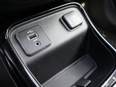 Used 2018 Jeep Compass Latitude w/ Popular Equipment Group FWD image 20