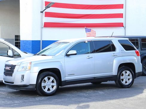 Used 2015 GMC Terrain SLE FWD image 1