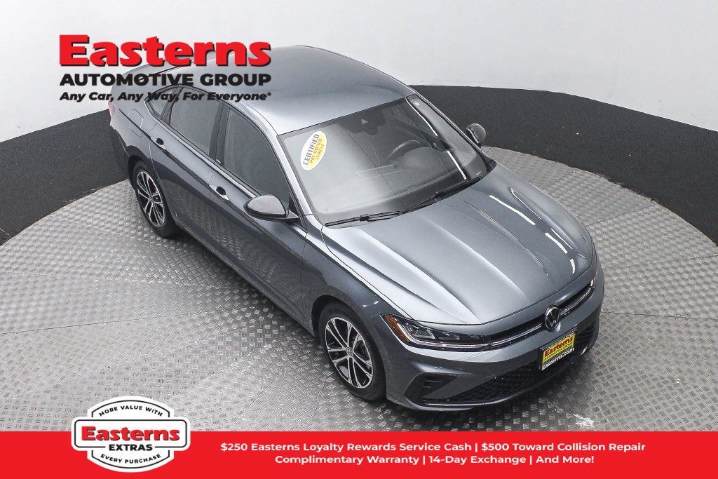 Used 2025 Volkswagen Jetta Sport FWD image 4
