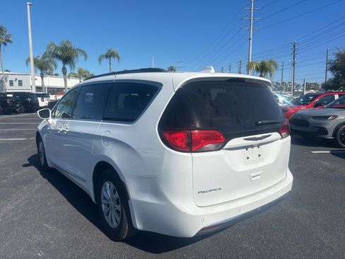 Used 2017 Chrysler Pacifica Touring-L image 5