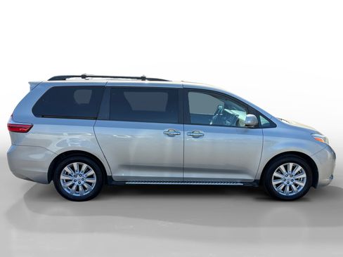 Used 2017 Toyota Sienna Limited Premium AWD/4WD image 6