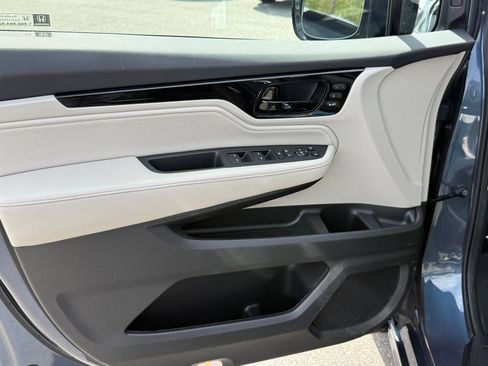 Used 2025 Honda Odyssey Elite image 14