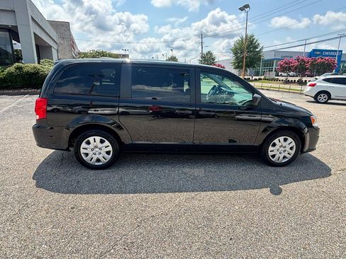 Used 2019 Dodge Grand Caravan SE FWD image 32