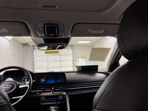 Used 2022 Hyundai Elantra Limited image 19