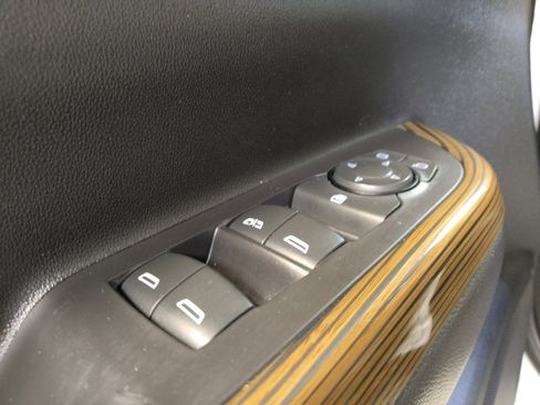 Used 2020 GMC Acadia SLE image 27