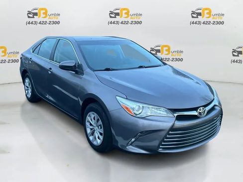 Used 2015 Toyota Camry LE image 3