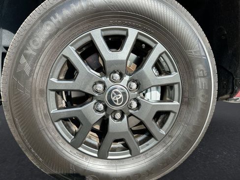 Certified 2025 Toyota 4Runner SR5 AWD/4WD image 10