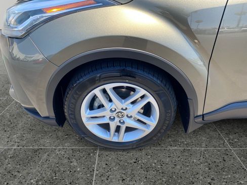 Used 2021 Toyota C-HR LE FWD image 14