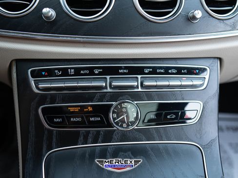 Used 2018 Mercedes-Benz E 400 4MATIC Sedan image 32
