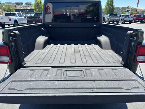 Used 2023 Jeep Gladiator Sport AWD/4WD image 7