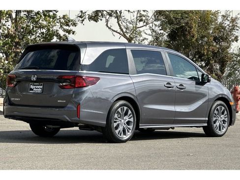 New 2026 Honda Odyssey Touring image 4