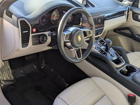 Certified 2023 Porsche Cayenne image 4