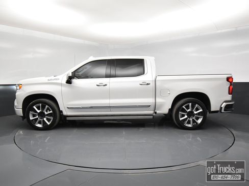 Used 2025 Chevrolet Silverado 1500 High Country image 3