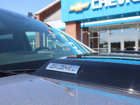 Used 2025 Chevrolet Silverado 1500 Custom Trail Boss w/ LPO, Dark Essentials Package image 2