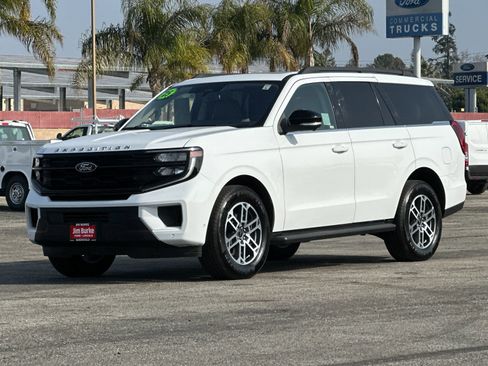 Certified 2025 Ford Expedition Active image 8
