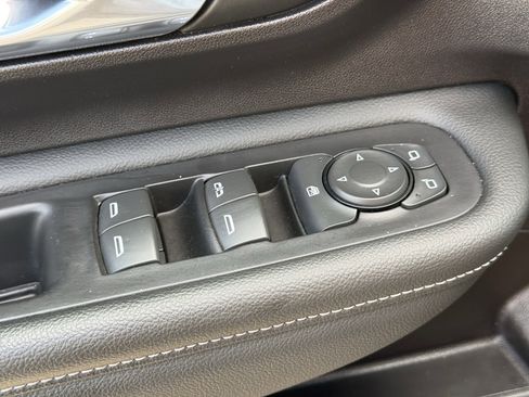 Used 2024 GMC Terrain SLE w/ Driver Convenience Package image 26