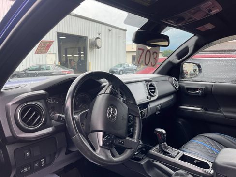 Used 2022 Toyota Tacoma TRD Off-Road AWD/4WD image 9