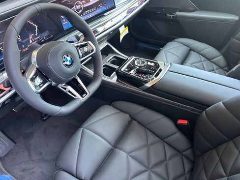 New 2025 BMW 740i image 4