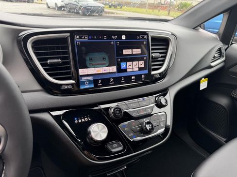 New 2027 Chrysler Pacifica LX FWD image 14