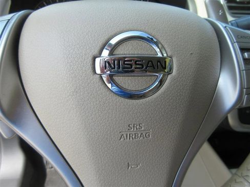 Used 2017 Nissan Altima 3.5 SL w/ 3.5SL Technology Package image 18