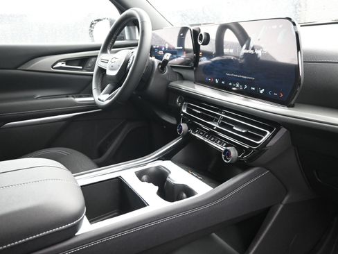 New 2026 Chevrolet Traverse LT FWD image 34