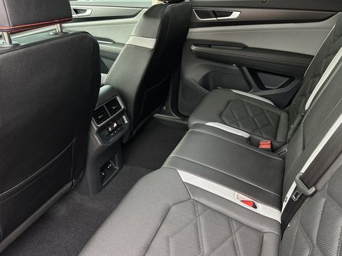 New 2025 Volkswagen Atlas Peak Edition SE image 12