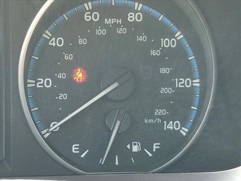 Used 2018 Toyota RAV4 LE FWD image 7
