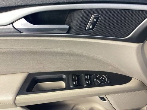 Used 2019 Ford Fusion SE FWD image 10